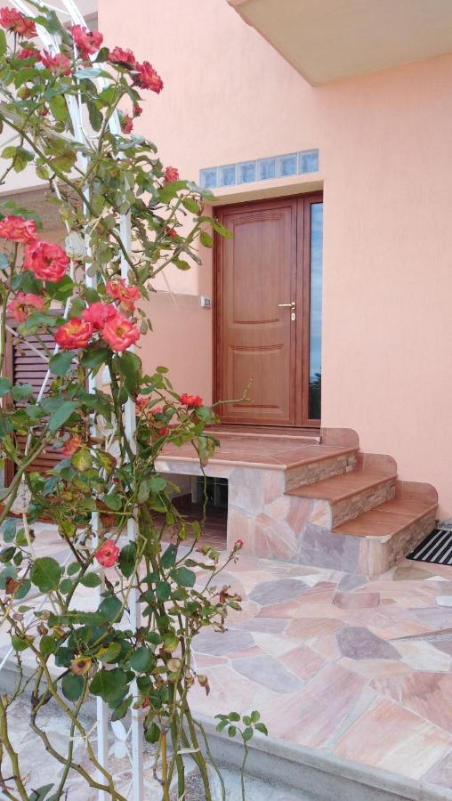 The Roses Garden Bed & Breakfast La Maddalena  Eksteriør bilde